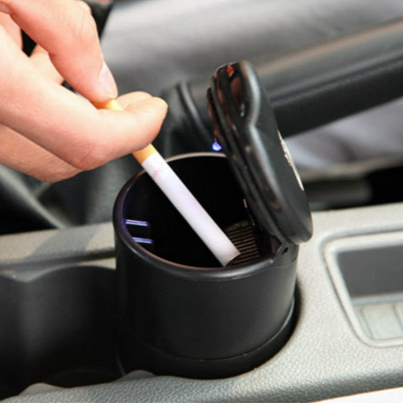 Cenicero portátil para coche con luz LED azul, sin humo, con soporte para cigarrillos y botón de goma antideslizante.
