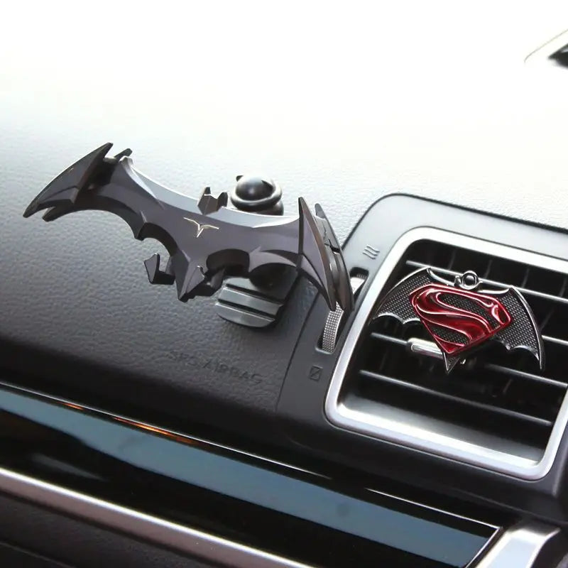 Nuevo soporte para teléfono de coche con hebilla de gravedad de Batman, con salida de aire y navegación, apto para dispositivos de 4 a 6,5 pulgadas.