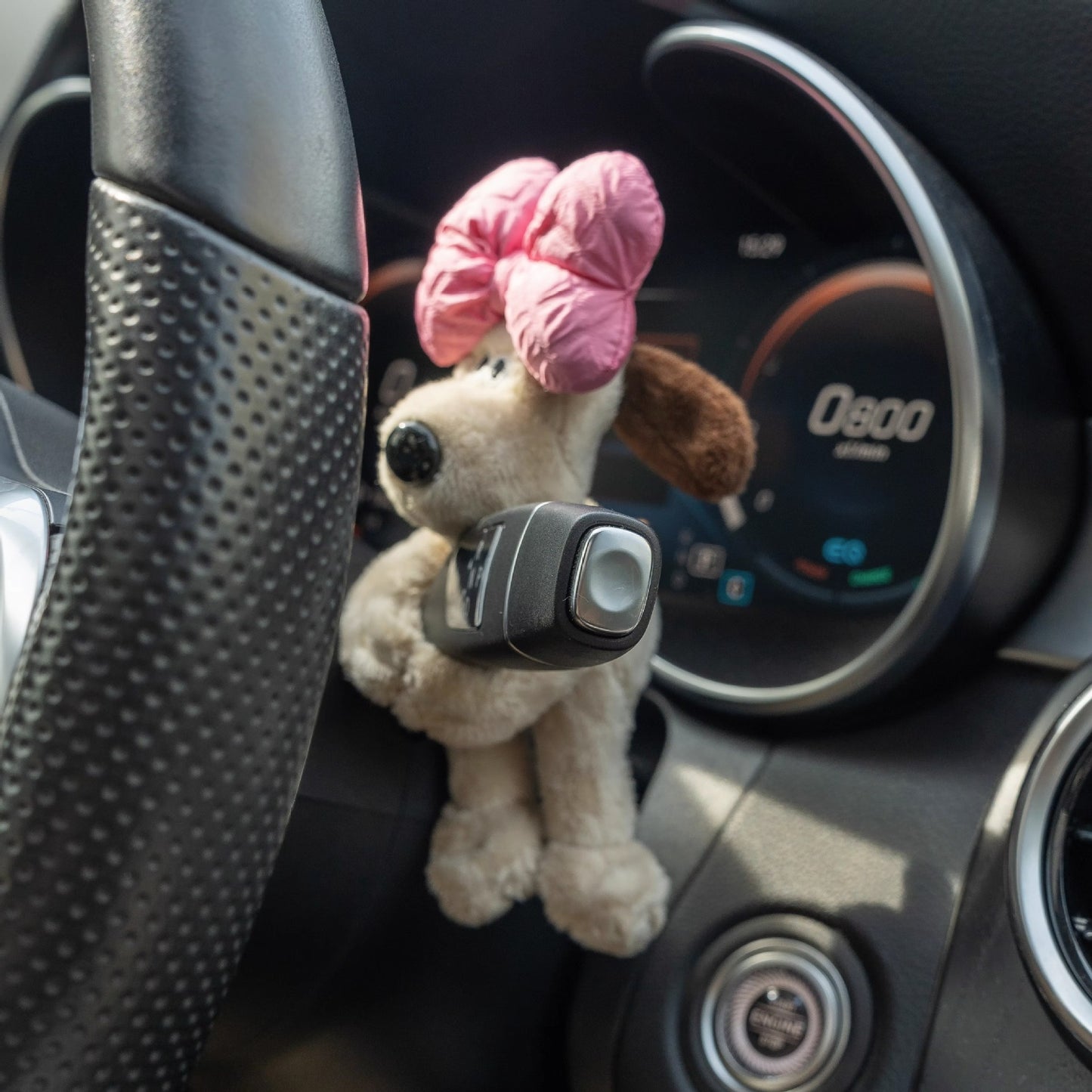 Pequeños adornos para coche, lindo perro de peluche con forma de cabeza, decoración sentimental para el interior del coche.