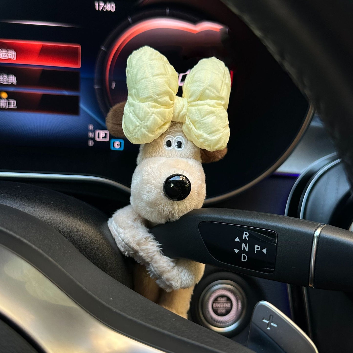 Pequeños adornos para coche, lindo perro de peluche con forma de cabeza, decoración sentimental para el interior del coche.