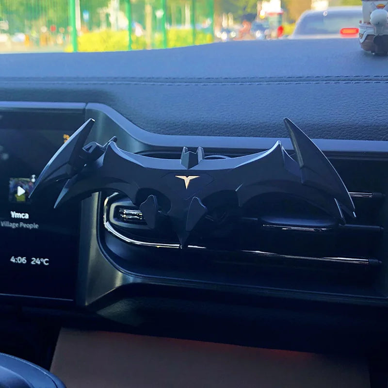 Nuevo soporte para teléfono de coche con hebilla de gravedad de Batman, con salida de aire y navegación, apto para dispositivos de 4 a 6,5 pulgadas.