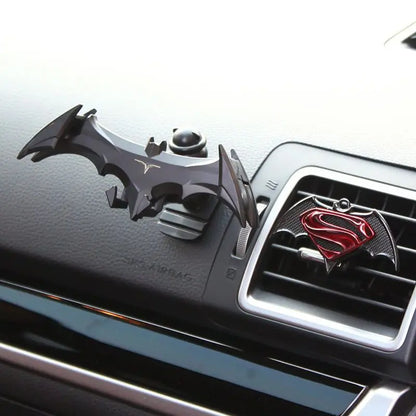 Nuevo soporte para teléfono de coche con hebilla de gravedad de Batman, con salida de aire y navegación, apto para dispositivos de 4 a 6,5 pulgadas.